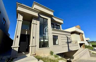 Imagem: A casa em condomínio possui 4 Dormitórios, 5 Banheiros, 4