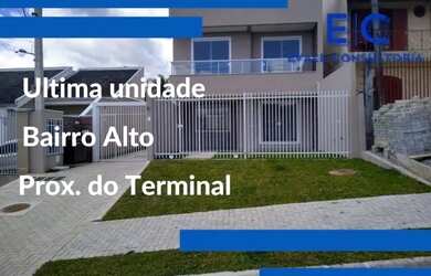 Imagem: A casa possui 3 Dormitórios, 3 Banheiros, 2 Vagas na garagem