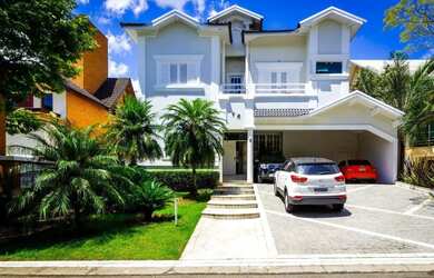 Imagem: A casa em condomínio possui 5 Dormitórios, 5 Banheiros, 5