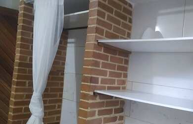 Imagem: A casa possui 1 Dormitório e está localizado em Centro, Nilópolis