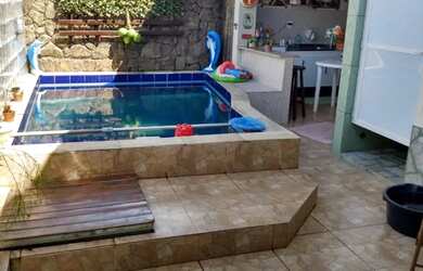 Imagem: A casa em condomínio possui 4 Dormitórios, 4 Banheiros e 1