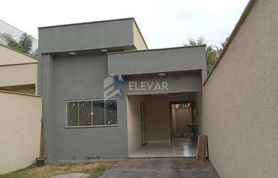 Imagem: A casa possui 3 Dormitórios, 2 Banheiros, 1 Vaga na garagem