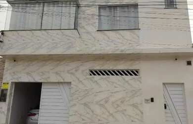 Imagem: A casa possui 3 Dormitórios, 4 Banheiros, 2 Vagas na garagem