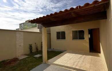 Imagem: A casa possui 2 Dormitórios, 2 Banheiros, 1 Vaga na garagem