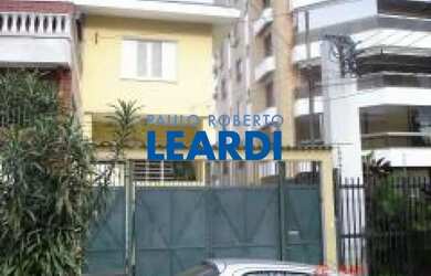 Imagem: O depósito possui 2 Vagas na garagem e 250m² de Área e está