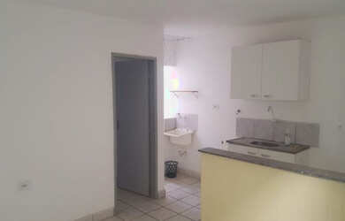 Imagem: A kitnet possui 1 Dormitório, 1 Banheiro, 1 Vaga na garagem