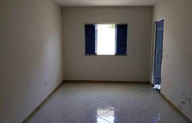 Imagem: A casa possui 2 Dormitórios, 2 Banheiros, 1 Vaga na garagem