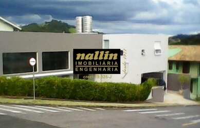 Imagem: A casa em condomínio possui 5 Dormitórios, 3 Banheiros, 4