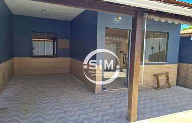 Imagem: A casa possui 3 Dormitórios, 1 Banheiro, 2 Vagas na garagem