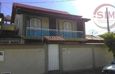 Imagem: A casa possui 4 Dormitórios, 2 Banheiros, 3 Vagas na garagem