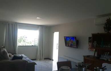 Imagem: A casa possui 2 Dormitórios, 2 Banheiros, 2 Vagas na garagem