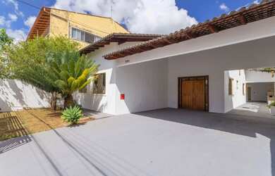 Imagem: A casa em condomínio possui 4 Dormitórios, 1 Banheiro, 4 Vagas