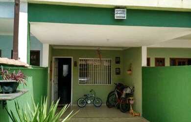 Imagem: A casa possui 4 Dormitórios, 3 Banheiros e 180m² de Área