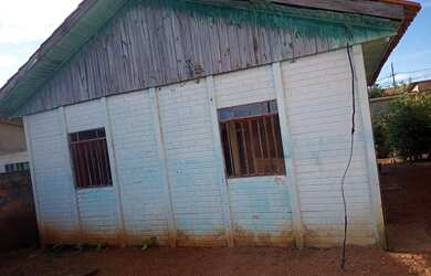 Imagem: A casa possui 2 Dormitórios, 1 Banheiro e está localizado