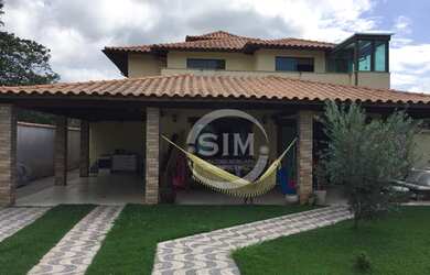 Imagem: A casa em condomínio possui 5 Dormitórios, 1 Banheiro, 2 Vagas