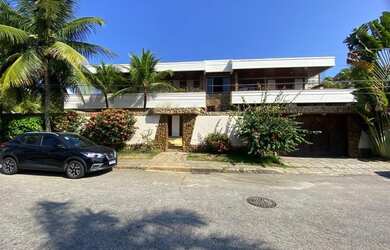 Imagem: A casa em condomínio possui 4 Dormitórios, 4 Banheiros, 4