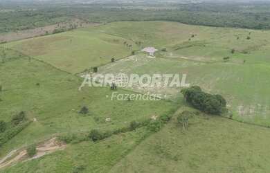 Imagem: A fazenda possui 2.400.000m² de Área, Varanda e está localizado