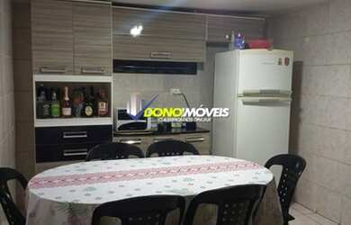 Imagem: A casa possui 5 Dormitórios, 3 Banheiros, 2 Vagas na garagem