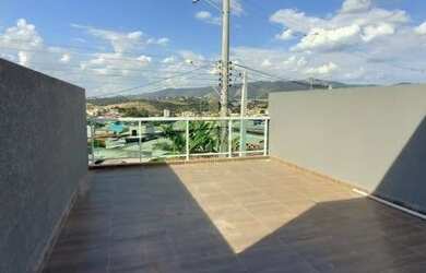 Imagem: A casa possui 2 Dormitórios, 2 Banheiros, 2 Vagas na garagem