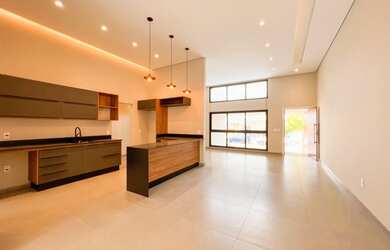 Imagem: A casa possui 3 Dormitórios, 4 Banheiros, 2 Vagas na garagem