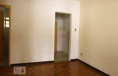 Imagem: A casa possui 2 Dormitórios, 1 Banheiro, 2 Vagas na garagem