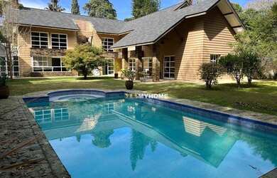 Imagem: A casa em condomínio possui 4 Dormitórios, 5 Banheiros, 5