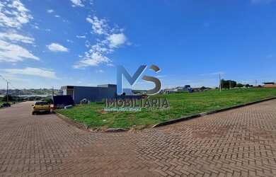 Imagem: O terreno possui 861m² de Área e está localizado em Porto