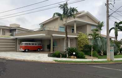 Imagem: A casa em condomínio possui 4 Dormitórios, 5 Banheiros, 4