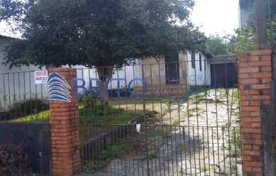 Imagem: A casa possui 2 Dormitórios, 1 Banheiro, 3 Vagas na garagem