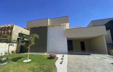 Imagem: A casa em condomínio possui 4 Dormitórios, 5 Banheiros, 2