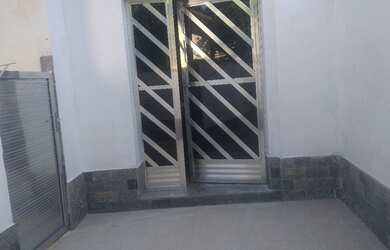 Imagem: A casa possui 3 Dormitórios e 1 Banheiro e está localizado