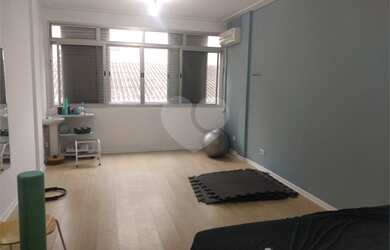 Imagem: O depósito possui 1 Vaga na garagem, 120m² de Área e está