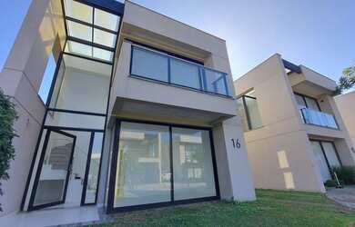 Imagem: A casa em condomínio possui 3 Dormitórios, 4 Banheiros, 2