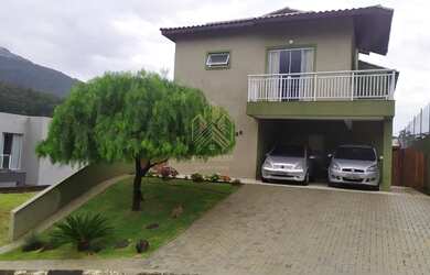 Imagem: A casa em condomínio possui 3 Dormitórios, 3 Banheiros, 4