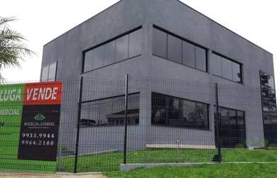 Imagem: O depósito possui 5 Vagas na garagem e 321m² de Área e está