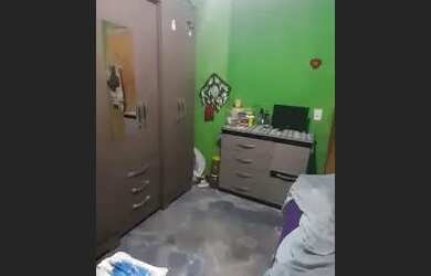 Imagem: A casa possui 2 Dormitórios e 1 Banheiro e está localizado