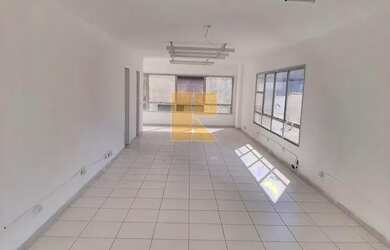 Imagem: O depósito possui 1 Vaga na garagem, 65m² de Área e está