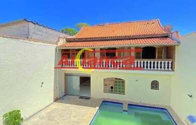 Imagem: A casa possui 3 Dormitórios, 2 Banheiros, 4 Vagas na garagem