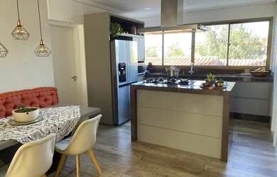 Imagem: O apartamento possui 3 Dormitórios, 3 Banheiros, 2 Vagas na