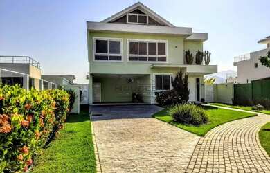 Imagem: A casa em condomínio possui 5 Dormitórios, 5 Banheiros, 4