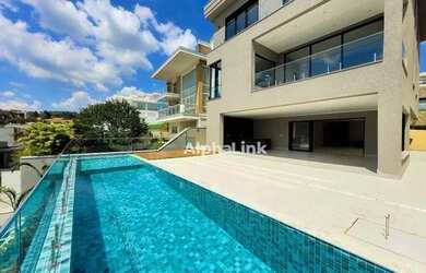 Imagem: A casa em condomínio possui 4 Dormitórios, 5 Banheiros, 4