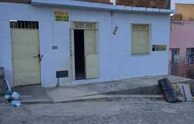 Imagem: A casa possui 2 Dormitórios, 1 Banheiro e está localizado