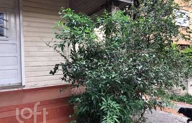 Imagem: A casa possui 2 Dormitórios, 1 Banheiro, 4 Vagas na garagem