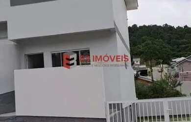 Imagem: A casa possui 2 Dormitórios, 1 Banheiro, 3 Vagas na garagem