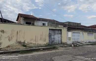Imagem: A casa possui 5 Dormitórios, 4 Banheiros, 5 Vagas na garagem
