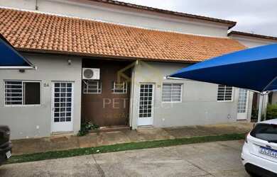 Imagem: A casa em condomínio possui 2 Dormitórios, 2 Banheiros, 1