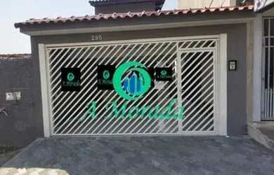 Imagem: A casa possui 2 Dormitórios, 1 Banheiro, 1 Vaga na garagem