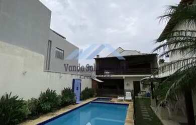 Imagem: A casa para alugar possui 4 Dormitórios, 4 Banheiros, 3 Vagas