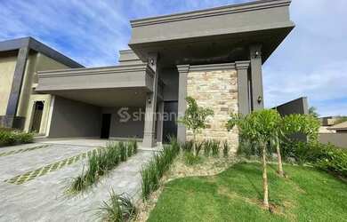 Imagem: A casa em condomínio possui 3 Dormitórios, 4 Banheiros, 4