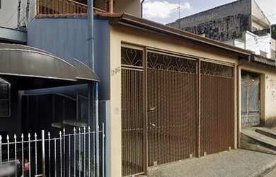 Imagem: A casa possui 3 Dormitórios, 3 Banheiros, 2 Vagas na garagem